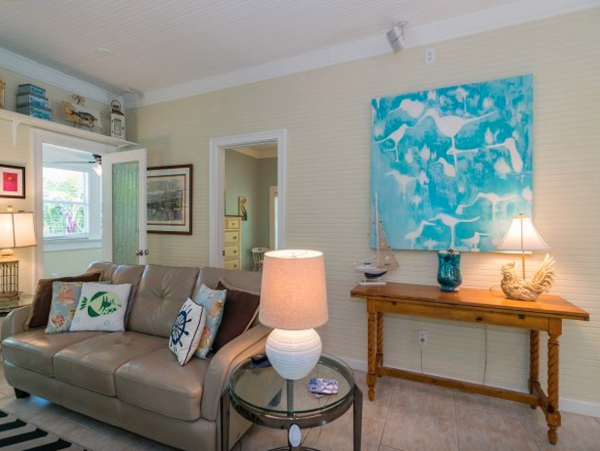Newly remodeled 3 bed private pool Anna Maria Cottage STEPS TO THE BEACH!